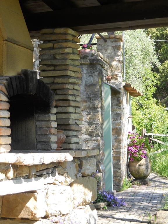 Lo Scoiattolo Villa Ventimiglia Exteriör bild