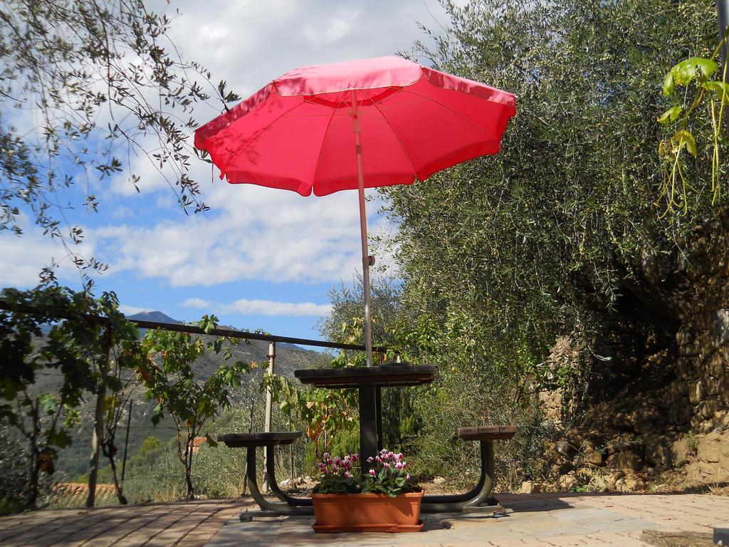 Lo Scoiattolo Villa Ventimiglia Exteriör bild