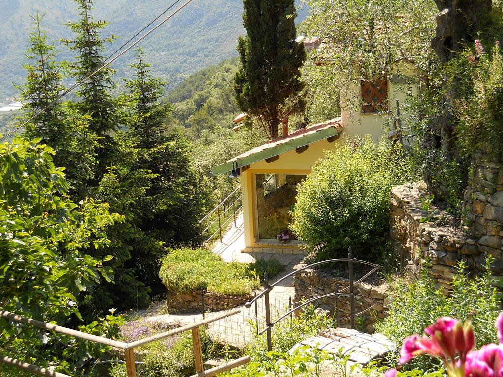 Lo Scoiattolo Villa Ventimiglia Exteriör bild